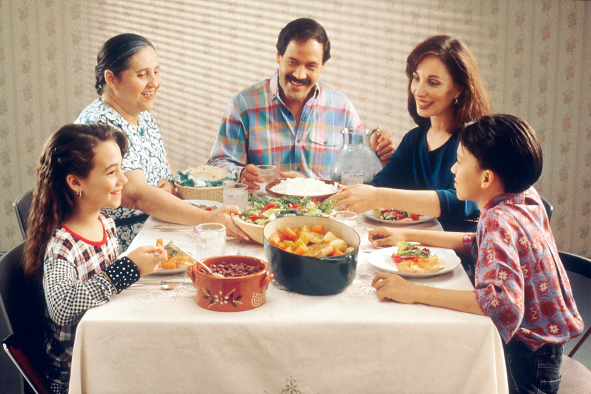 5 uncomfortable topics to avoid at family gatherings